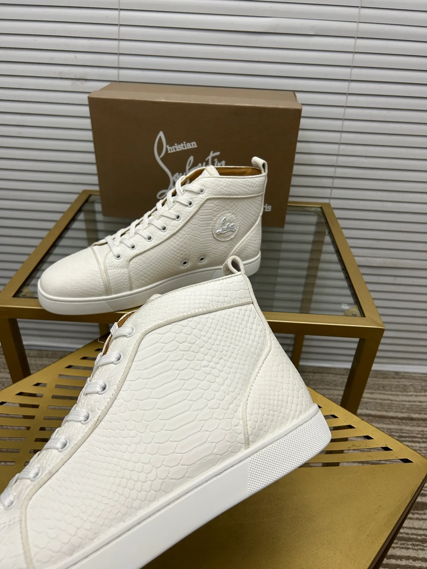 (Customized model) Ex-factory price is 520. christian louboutin (CL red sole shoes) counter series, casual sneakers for couples 📢 📢 📢 Exclusive hot style release 🎈🎈💪 Movable latex feet 👻 Finished outsole line [Proud] 😝Female 35-40# Male 38#-46, global supply😝 [Top version]: Original imported genuine leather upper, top original leather lining, original molded TPU outsole, original 1:1 detail processing, original shoe last,